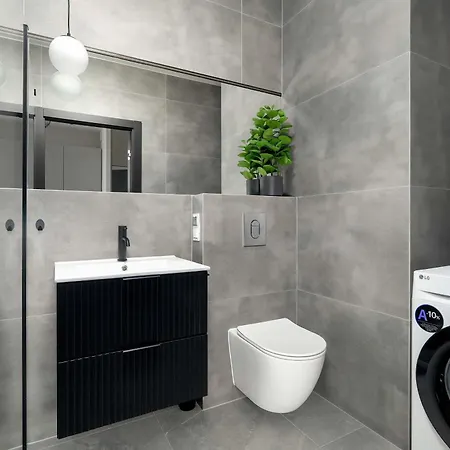 Stylish & Elegant With Parking & Balcony With View Remote Work By Renters Apartament *